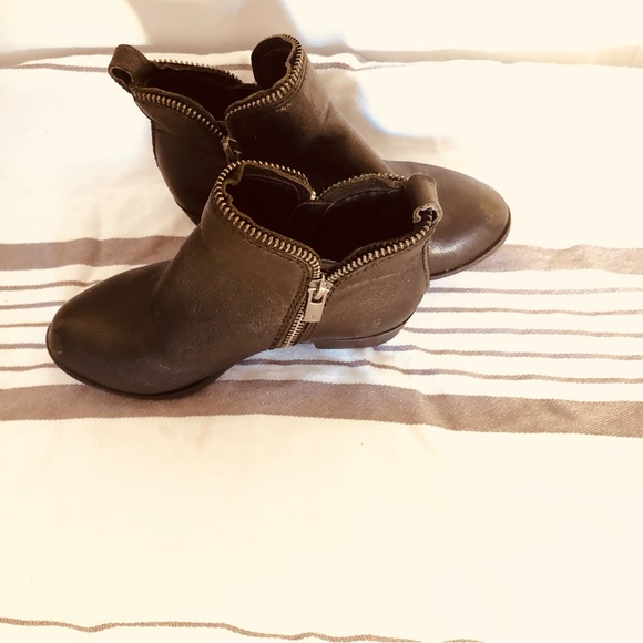 Lucky Brand Other - EUC Girls Bartalino Lucky Brand Leather Bootie.